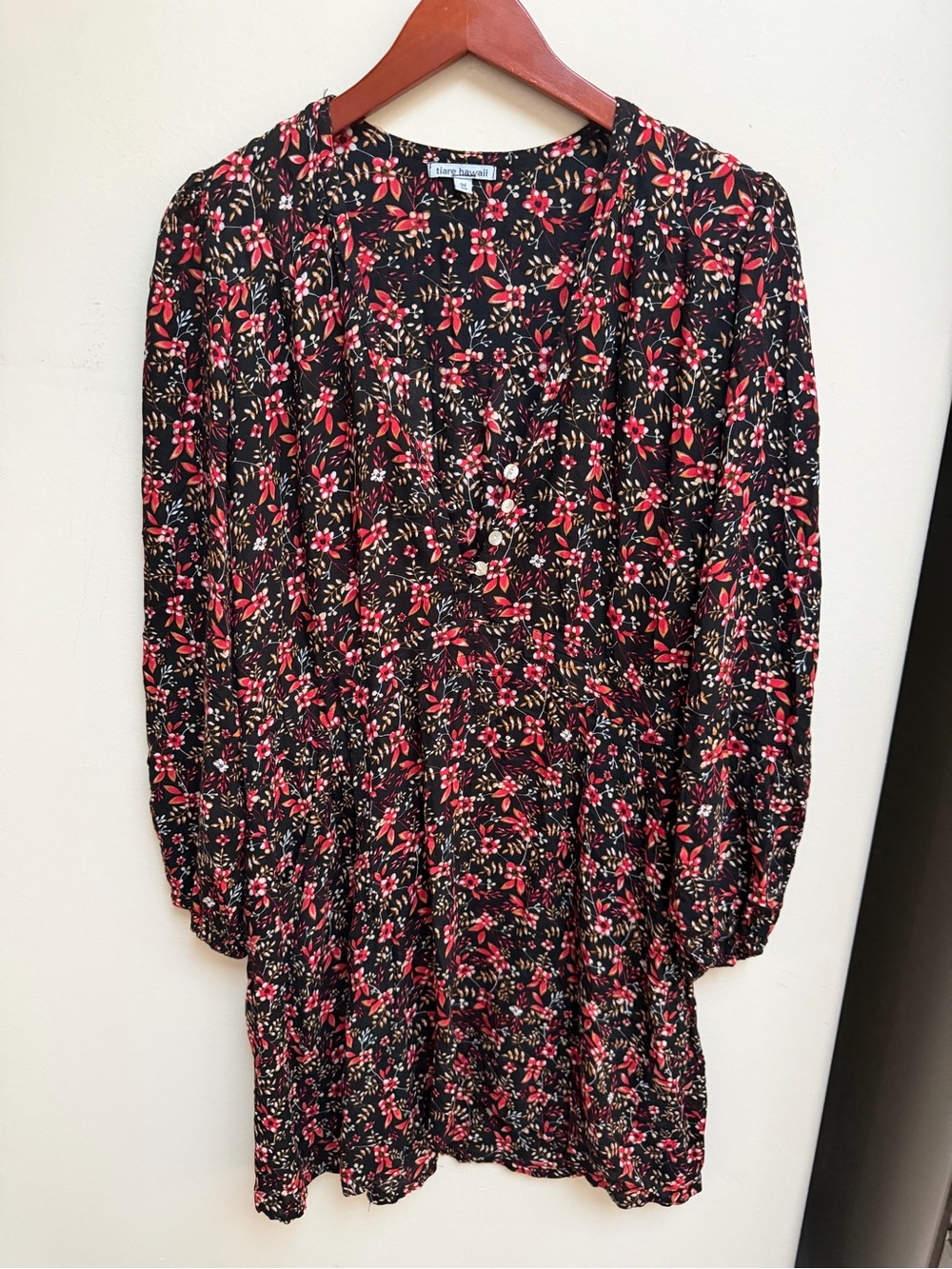 Tiare  Hawaii Floral Button-Front Mini Dress in Black and Red